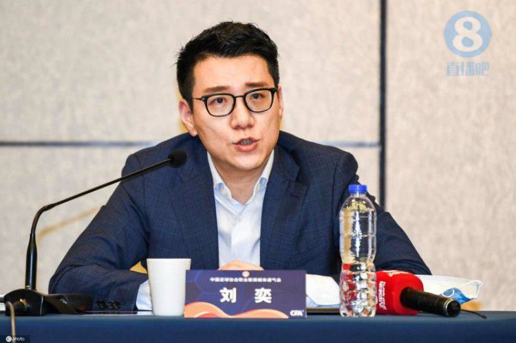 董若琳轻轻点了点头，想起什么，急忙说：对了，你刚才又救了我一次。